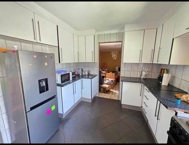 3 BEDROOM HOUSE FOR SALE IN HENLEY-ON-KLIP